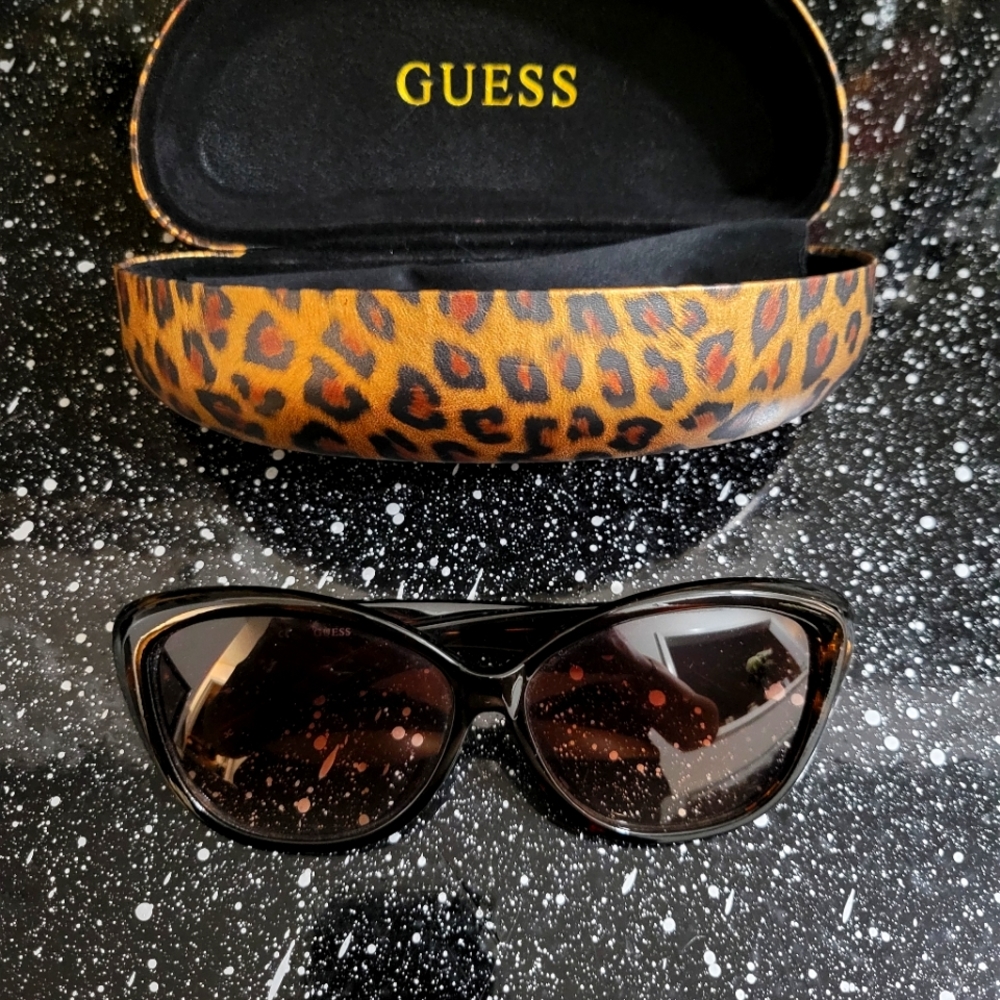 Guess Sunglasses Oversized